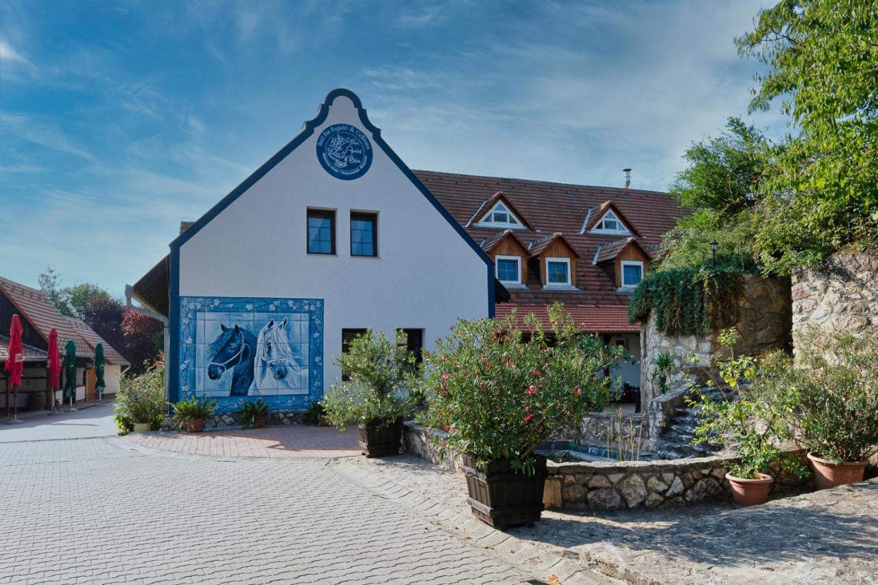 Hotel Szel Fiai Fogado Nyúl Exterior foto