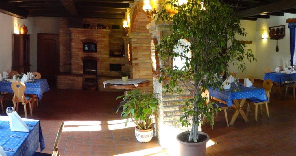 Hotel Szel Fiai Fogado Nyúl Exterior foto